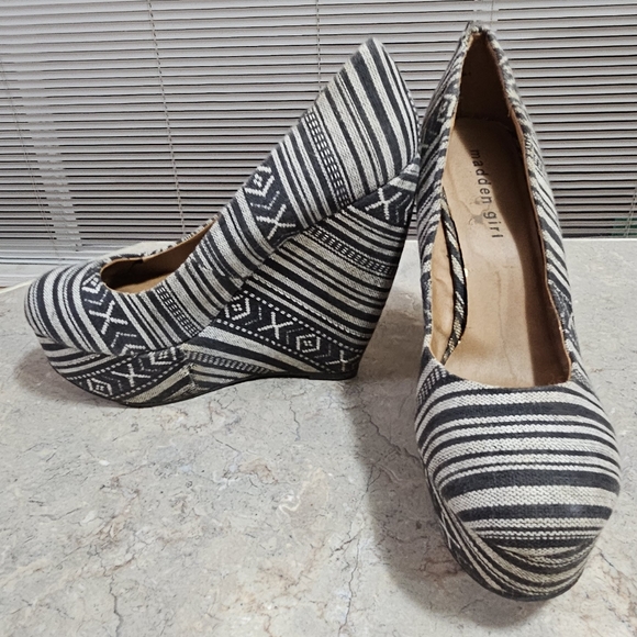 Madden Girl by Steve Madden navy & grey wedges Sz 7.5 - Picture 7 of 8